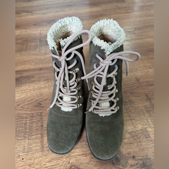 DR SCHOLLS Olive Lace-Up Boots with Cream Lining 8 M
